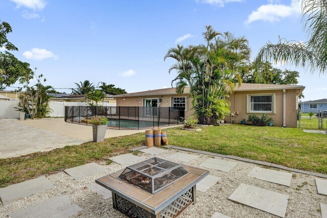 Building Photo - 22335 Boulder St