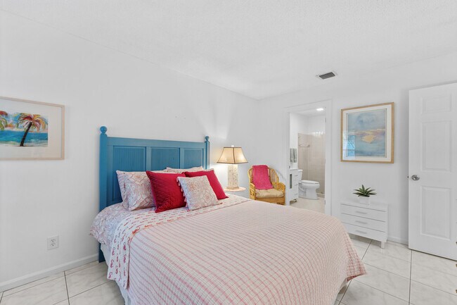 Building Photo - 2221 Florida Blvd