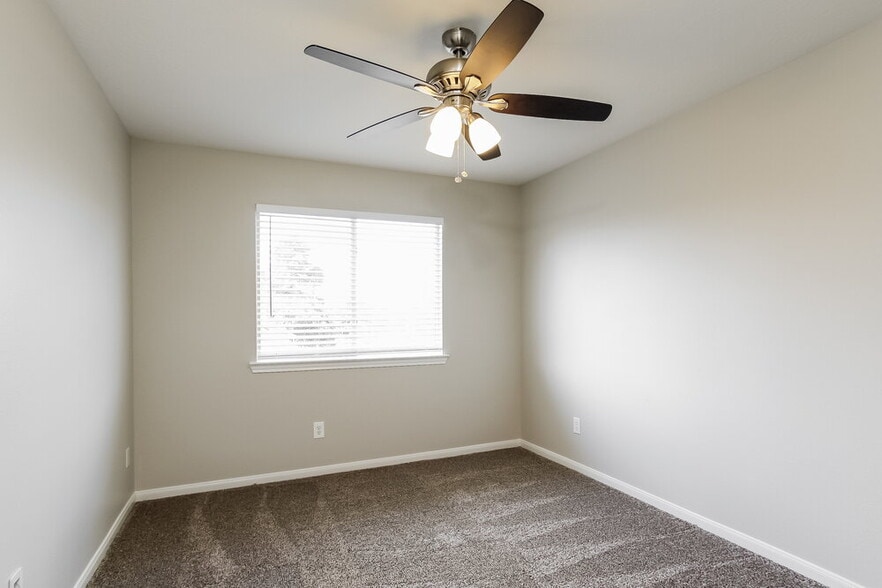 Building Photo - 12202 Greencanyon Dr