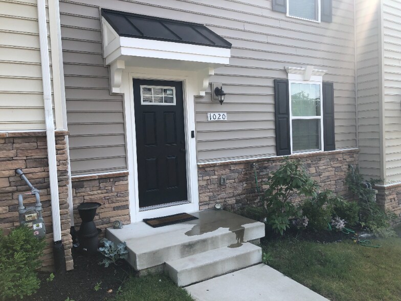 Building Photo - 1020 Valley Run Dr