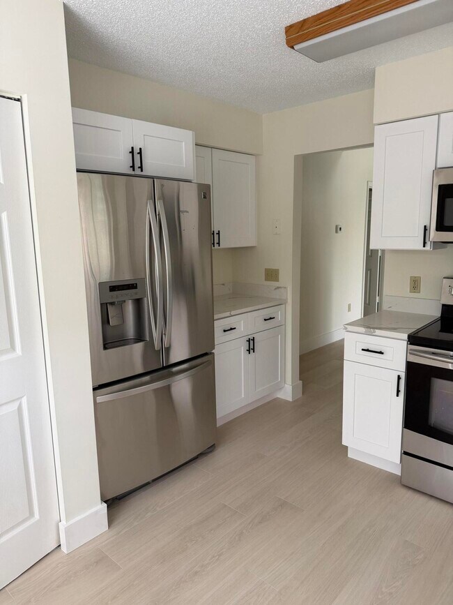 Building Photo - 13505 Fountain View Blvd