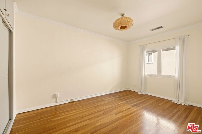 Building Photo - 1344 N Crescent Heights Blvd