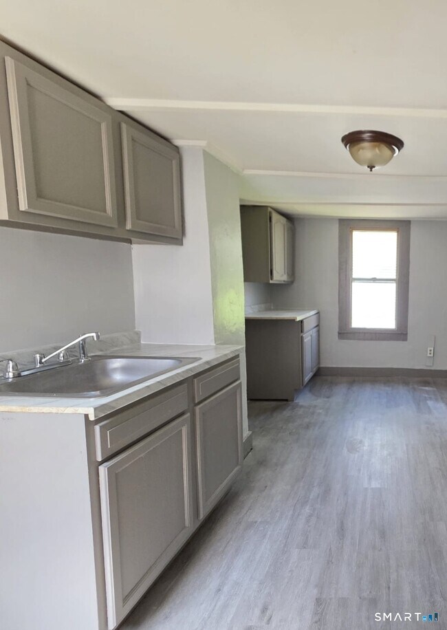 Building Photo - 28 2nd Ave
