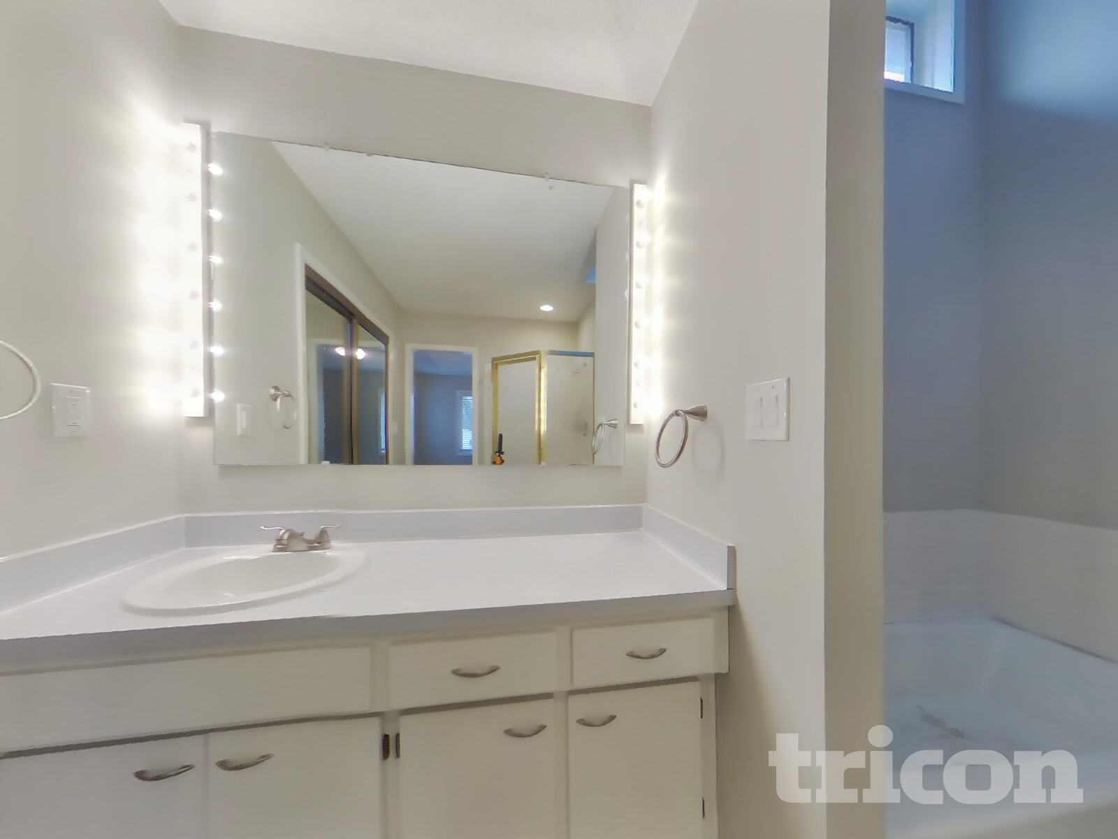 Building Photo - 1133 NE Banner Dr