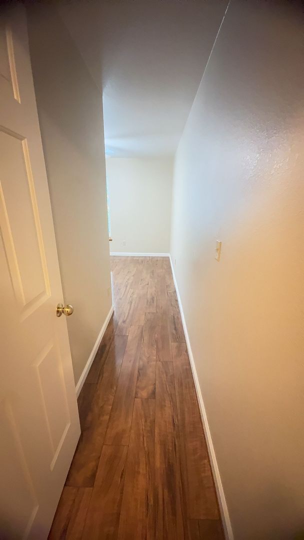 Building Photo - 3 Bedroom 2 Bathroom Charming home