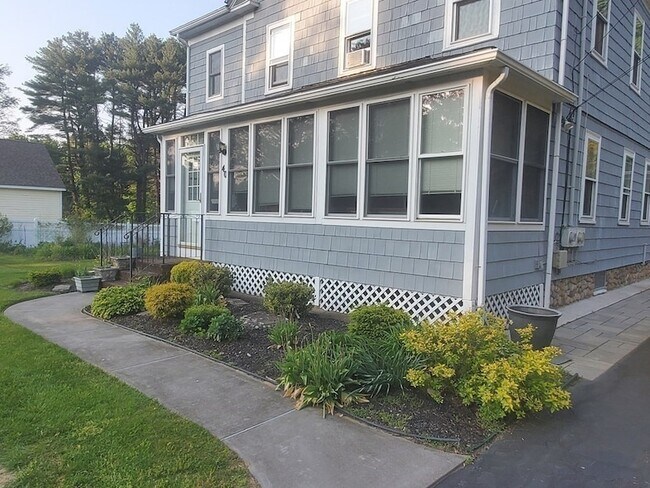 Building Photo - 40 Pine St