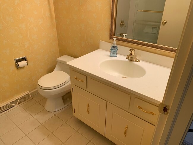 Building Photo - 7609 Hayenga Ln