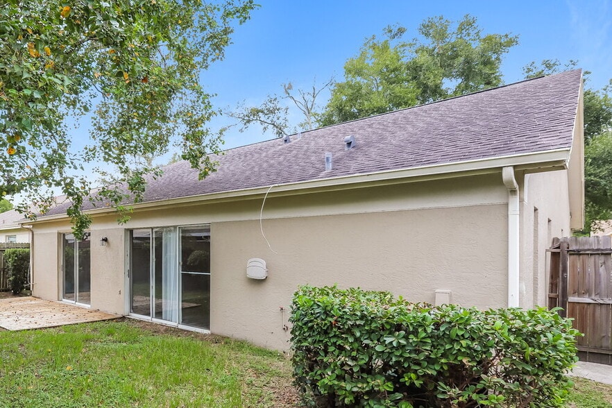 Building Photo - 1011 Hardwood Dr