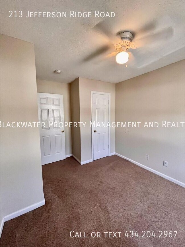 Building Photo - 213 Jefferson Ridge Rd