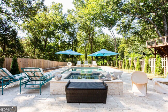 Building Photo - 524 Seminole Ave NE