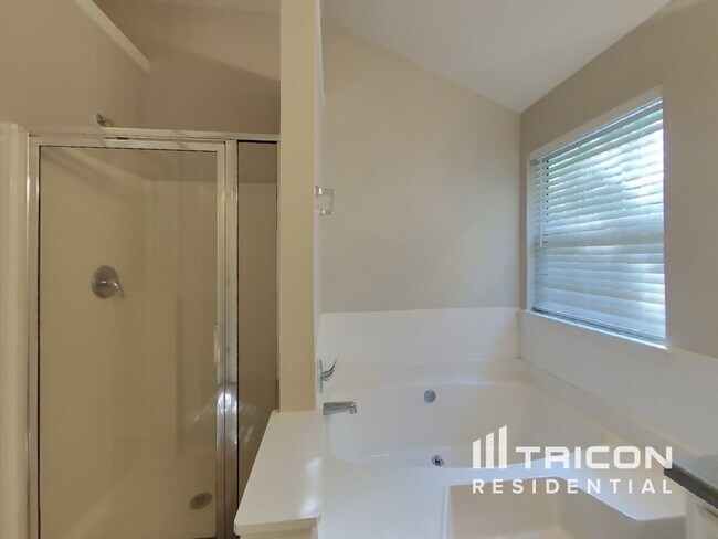 Building Photo - 308 Hidden Creek Ln
