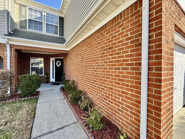 Building Photo - Ready NOW!! A 3-Bedroom Townhome w/Attache...