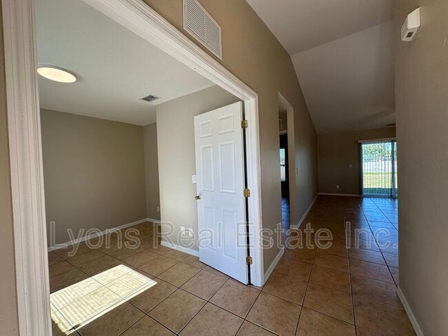 Building Photo - 2409 Park Rd