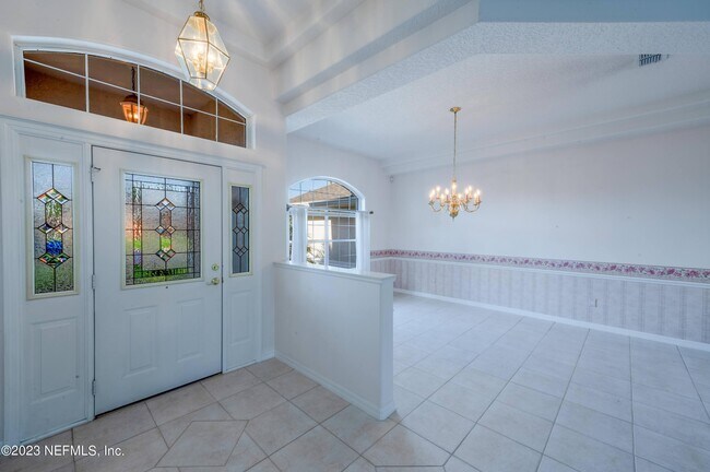 Building Photo - 13 Clear Ct