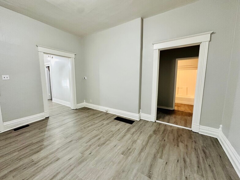 Building Photo - 2823 Garfield Ave