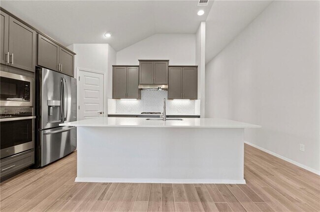 Building Photo - 102 Crooked Trail