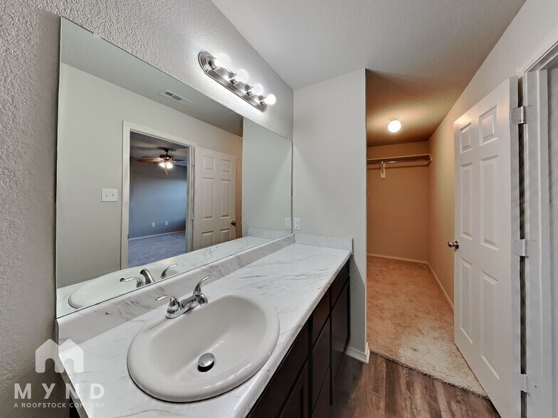 Building Photo - 949 Pinehurst Loop