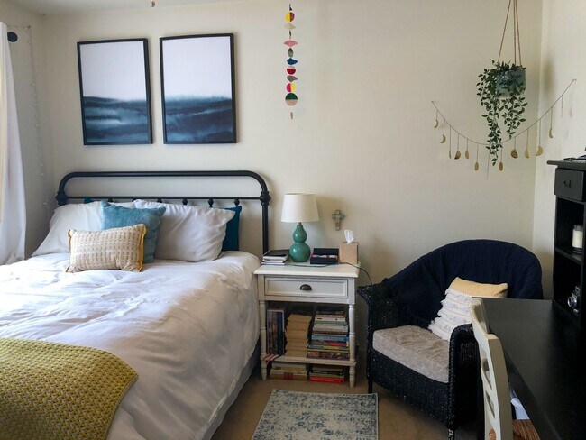 Building Photo - Great Location!!! Five Points, Tanyard Condominium's Available August 1st