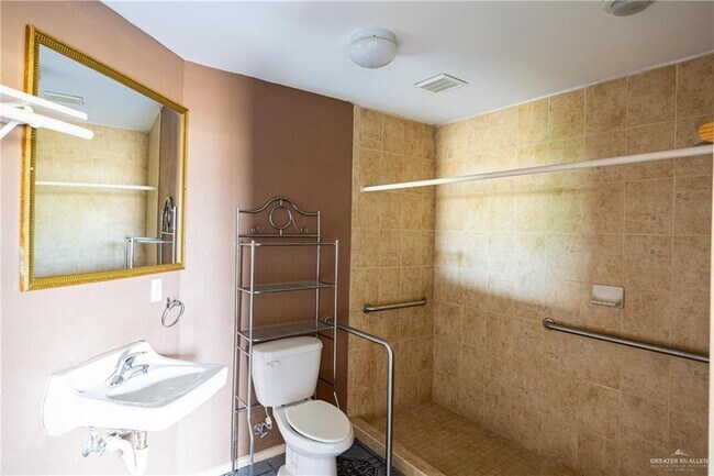 Building Photo - 18 Expressway 83