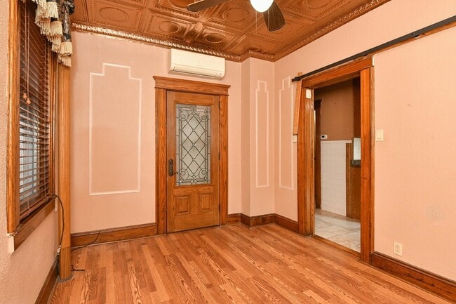 Building Photo - 610 Columbia Ave