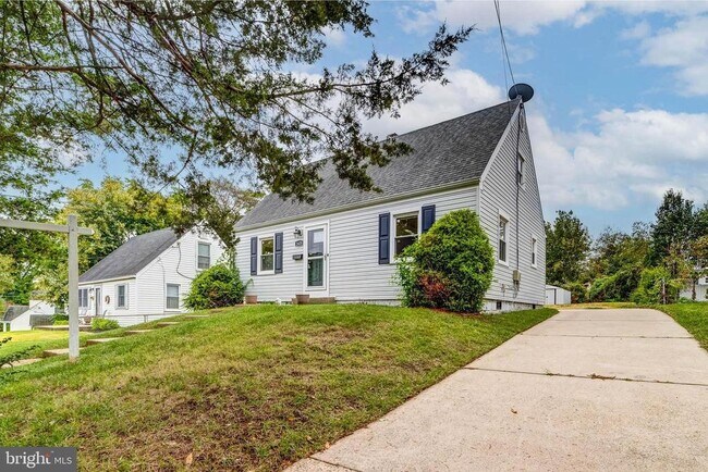 Building Photo - 2425 Fort Dr