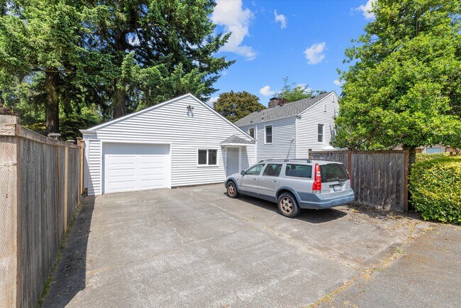 Building Photo - 15701 Stone Ave N