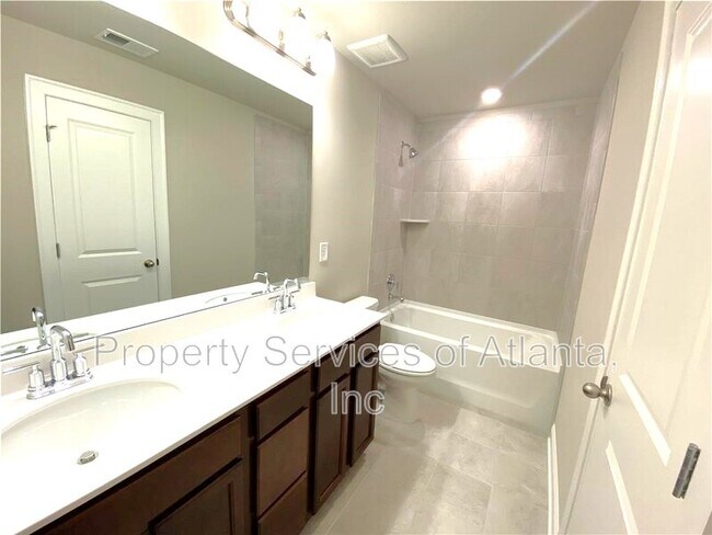 Building Photo - 912 Sweetwater Grove