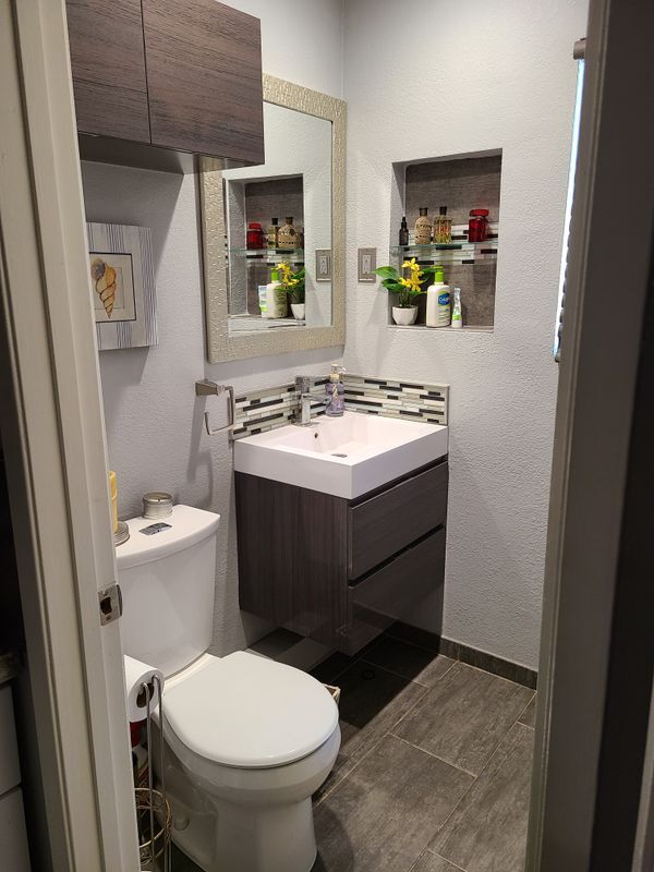 Building Photo - 644 E Birch St