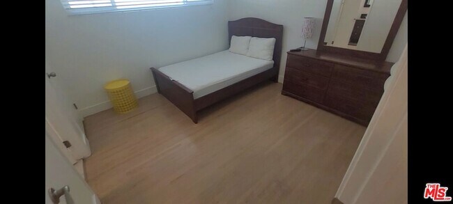 Building Photo - 335 S California St