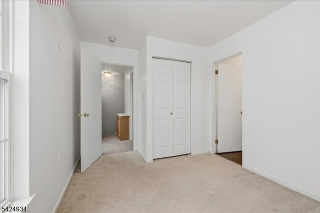 Building Photo - 5 Ajax Ct