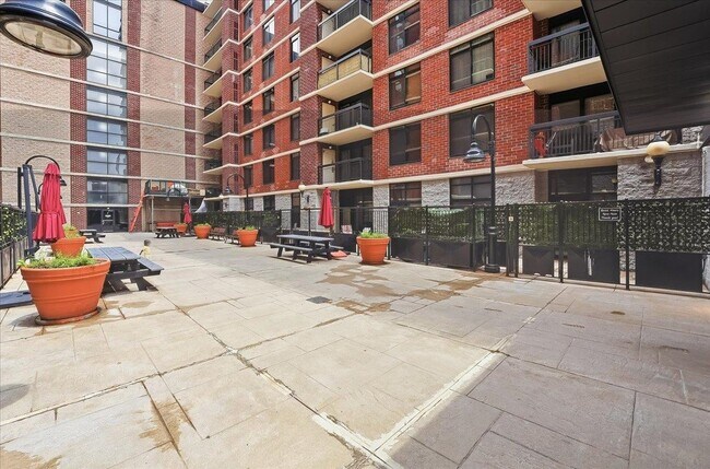 Building Photo - 700 1st St