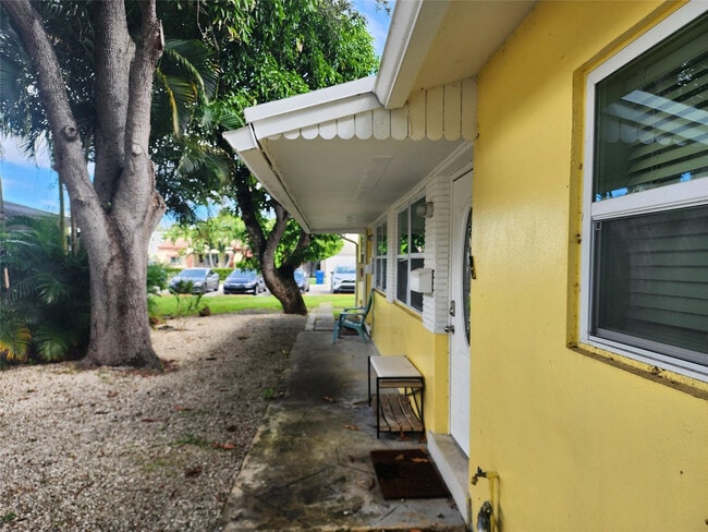 Building Photo - 620 SW 10th St