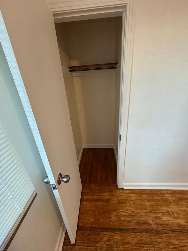 Building Photo - Updated 2-Bedroom 1-Bath Ranch House, GORG...