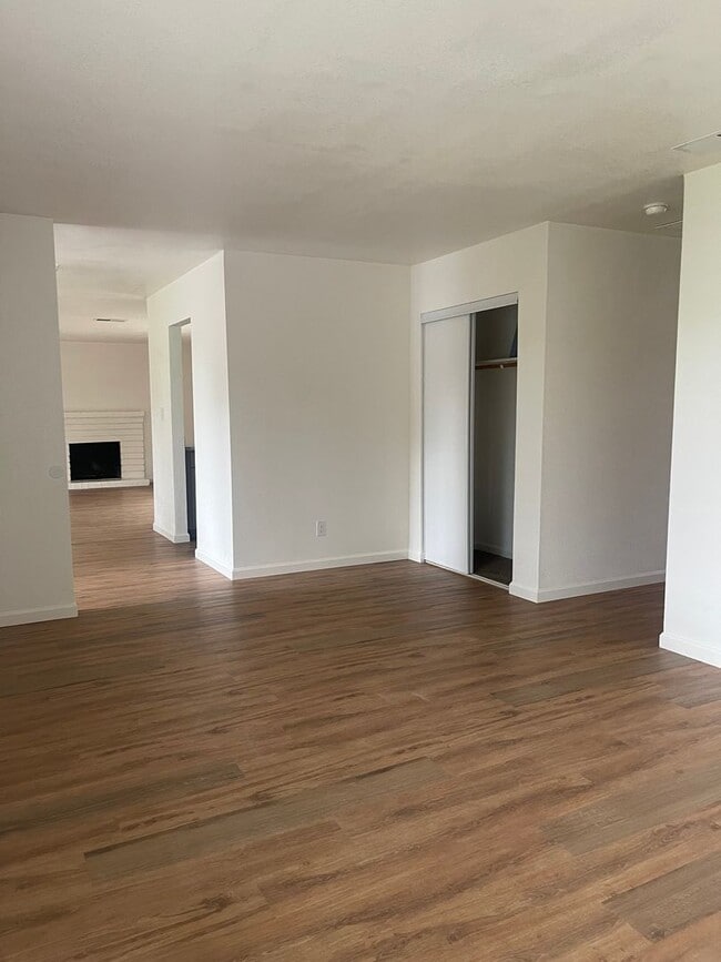 Building Photo - Available NOW