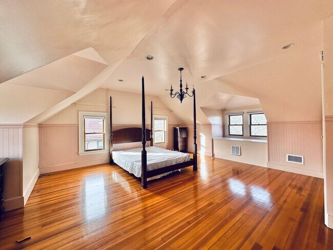 Building Photo - 671 Prospect St