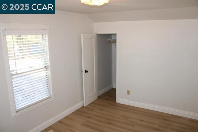 Building Photo - 5910 Skyline Dr