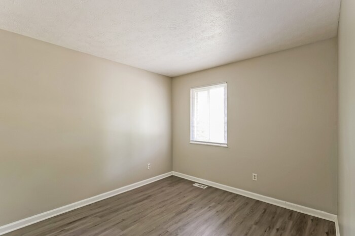 Building Photo - 7777 Ravenswood Dr