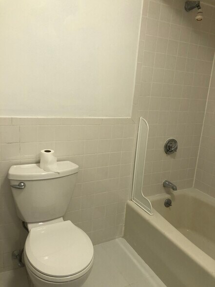 Building Photo - 1706 Commonwealth