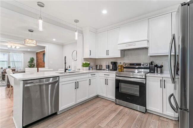 Building Photo - 1129 Graymont Dr SW