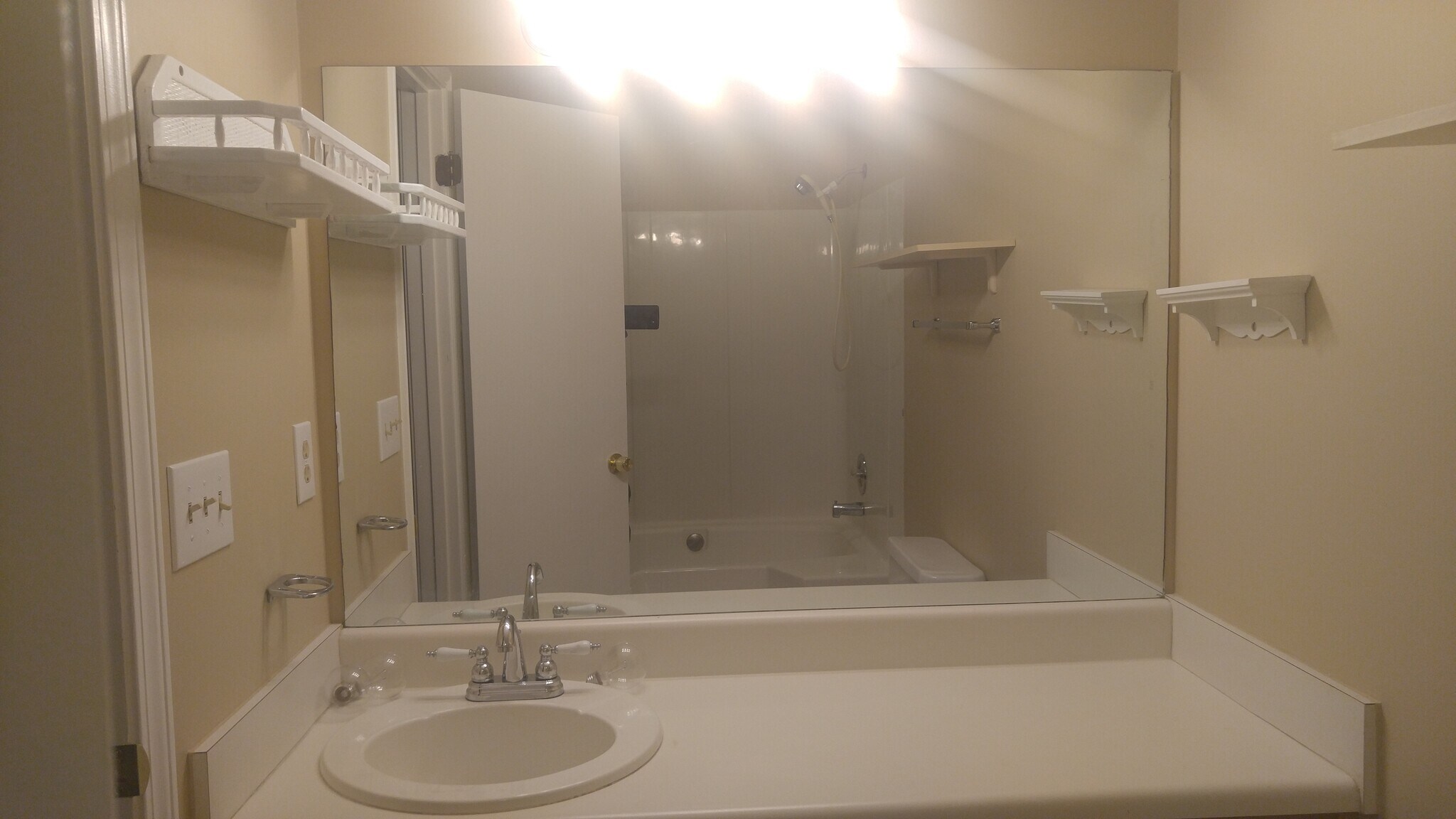 Building Photo - 1924 Cornell Way