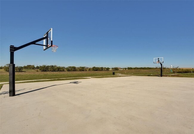 Building Photo - 2812 St Paul Rivera