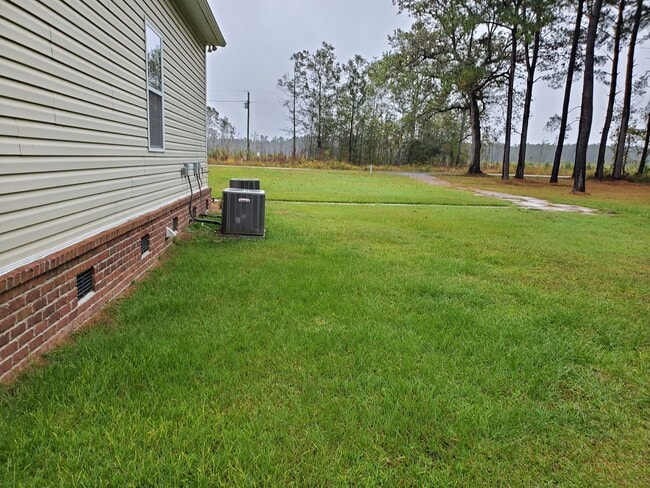 Building Photo - Tranquil Expanse : 4BR | 2.5 BA , House in Moncks Corner
