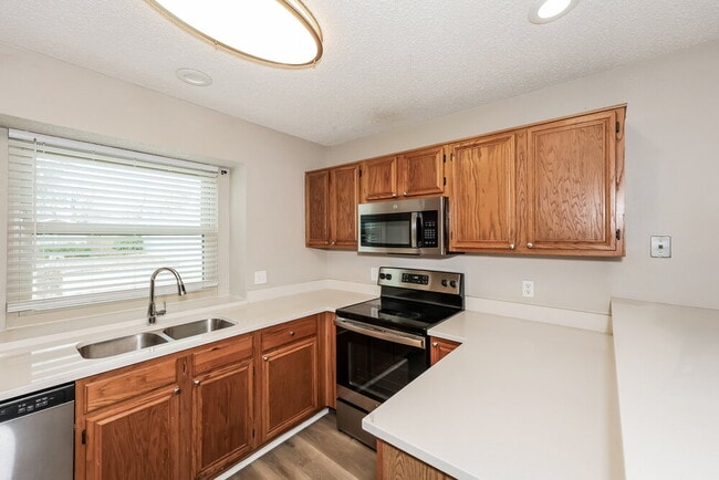 Building Photo - 1121 Cardinal Oaks Dr