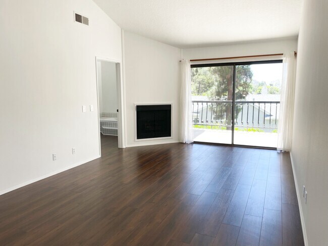 Building Photo - 1450 Palisades Dr