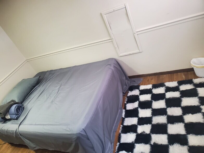 Building Photo - 528 W 4th St