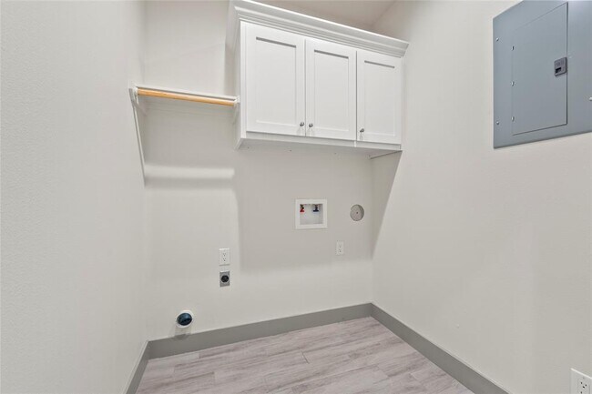 Building Photo - 911 Ivy Rd