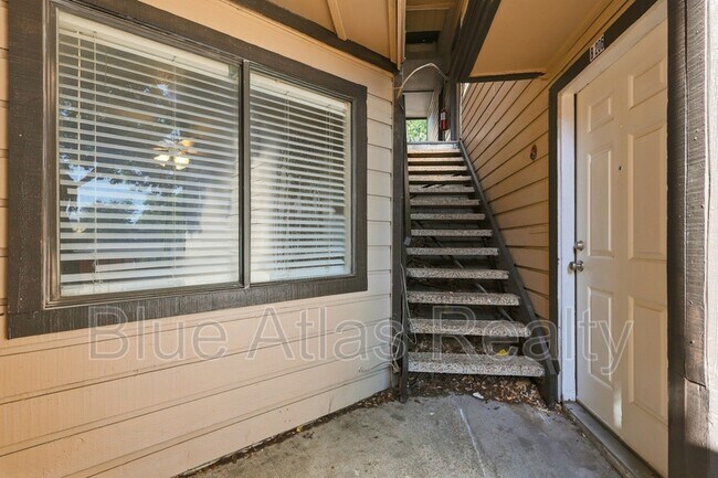 Building Photo - 9803 Walnut St
