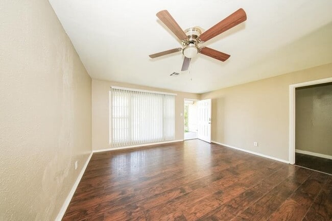 Building Photo - 2204 NW Denver Ave