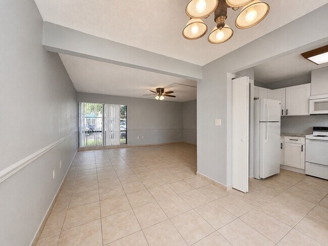 Building Photo - 2811 SW Archer Rd