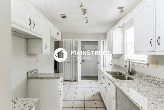 Building Photo - 3 Bedroom Pet-Friendly Home in Memphis, TN with Main Street Renewal